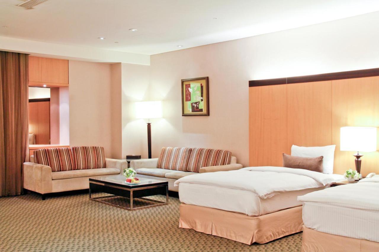 Queena Plaza Hotel Tainan Zewnętrze zdjęcie