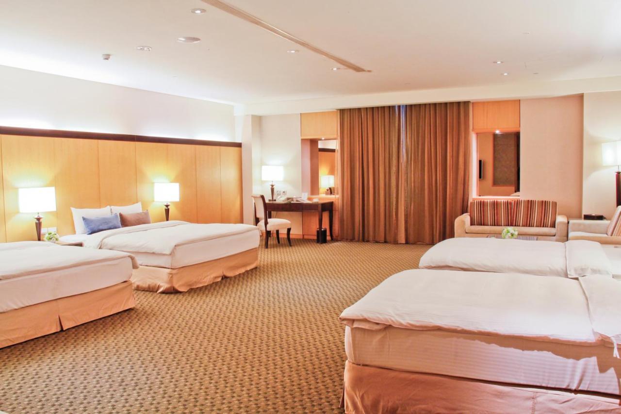 Queena Plaza Hotel Tainan Zewnętrze zdjęcie