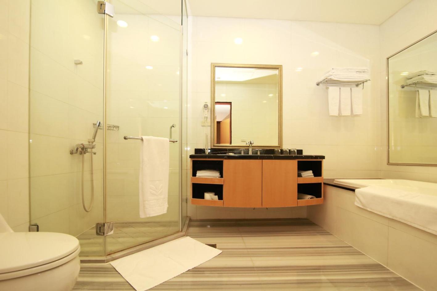 Queena Plaza Hotel Tainan Zewnętrze zdjęcie