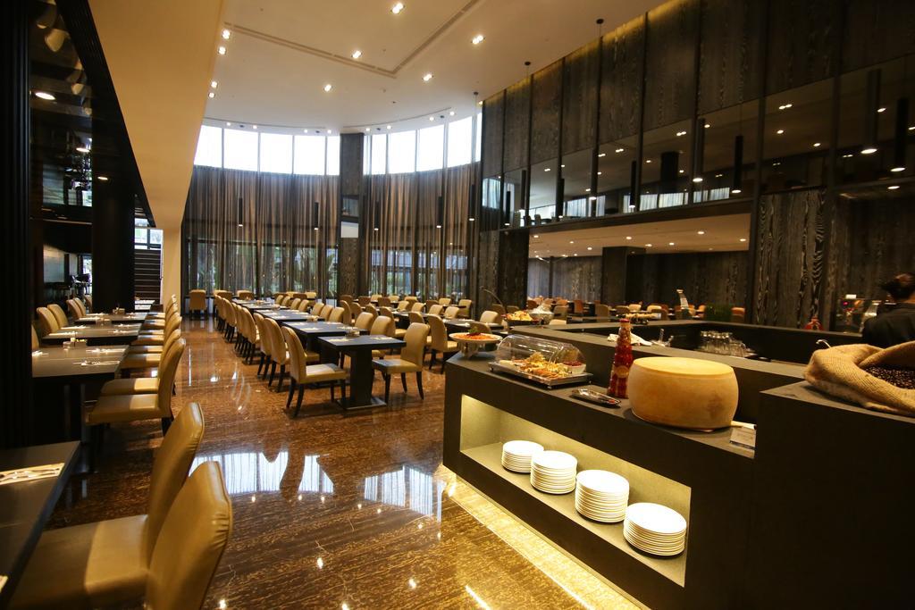 Queena Plaza Hotel Tainan Zewnętrze zdjęcie