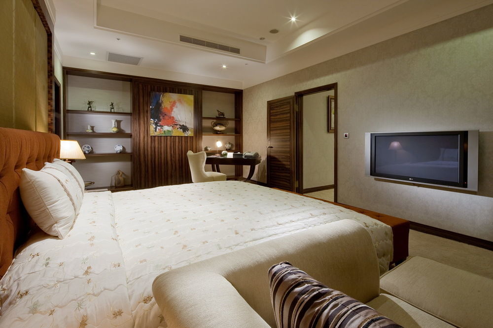 Queena Plaza Hotel Tainan Zewnętrze zdjęcie