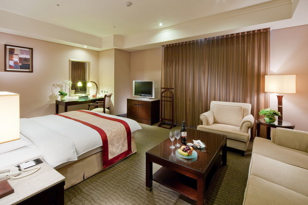 Queena Plaza Hotel Tainan Zewnętrze zdjęcie