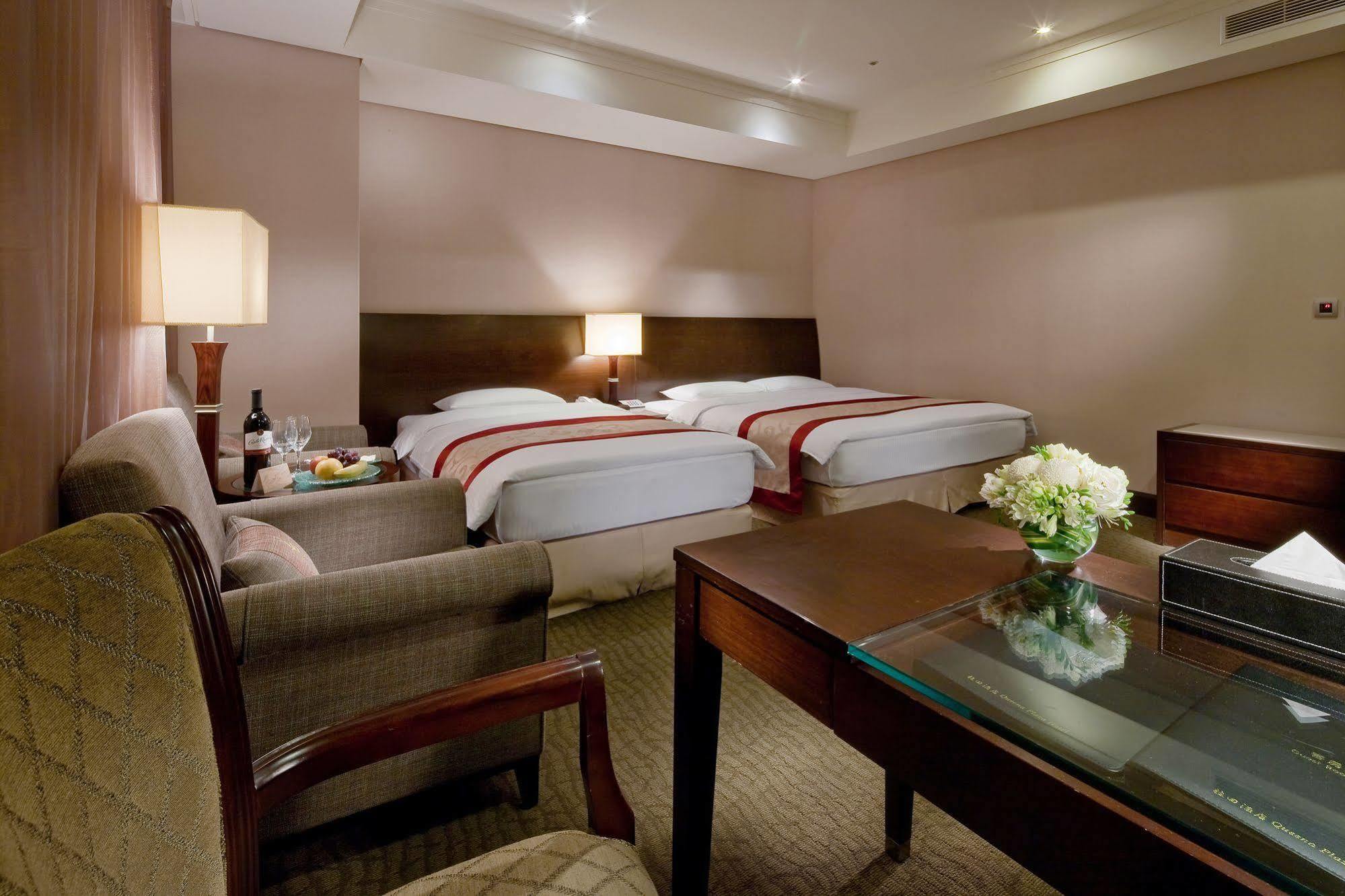 Queena Plaza Hotel Tainan Zewnętrze zdjęcie