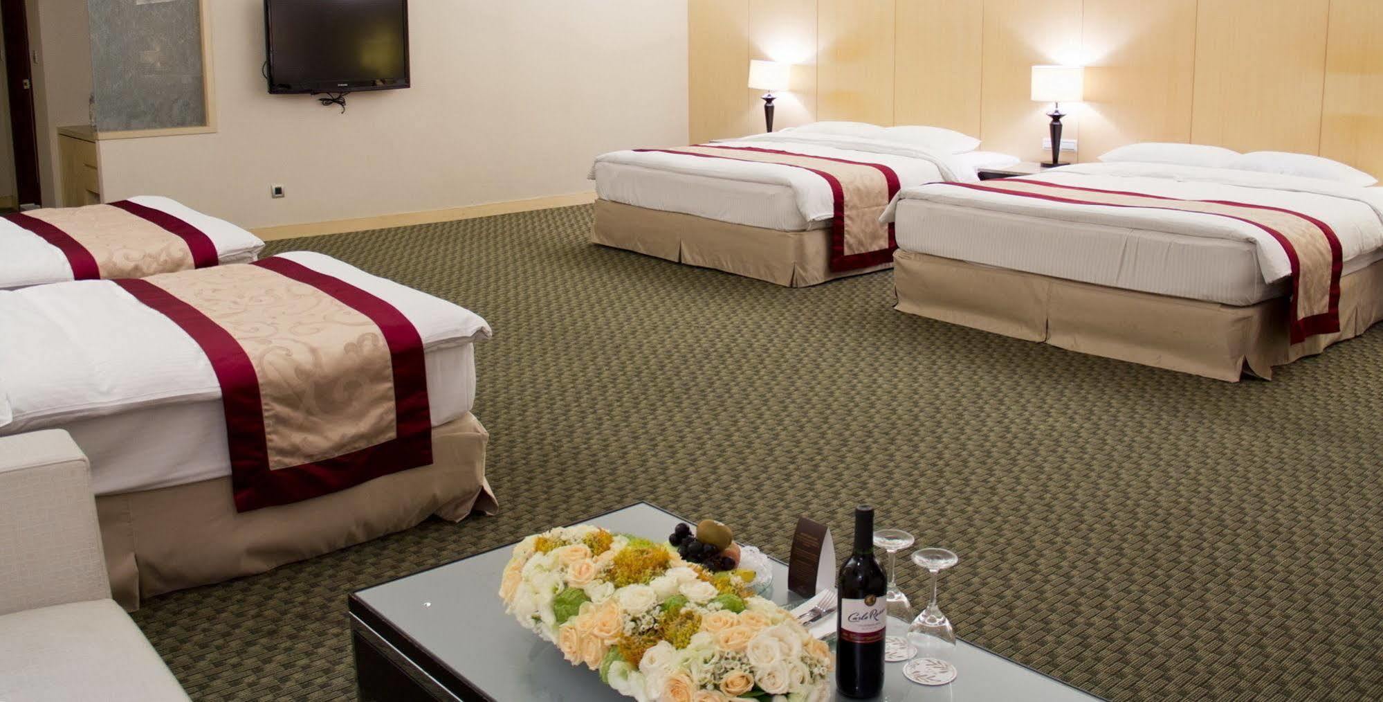 Queena Plaza Hotel Tainan Zewnętrze zdjęcie