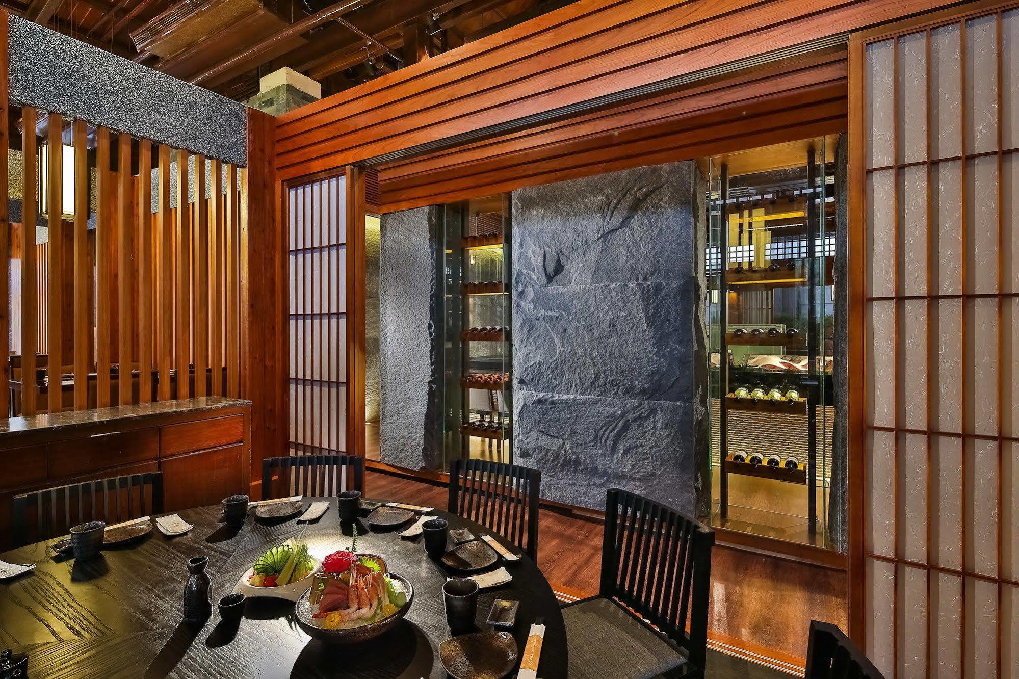 Queena Plaza Hotel Tainan Zewnętrze zdjęcie